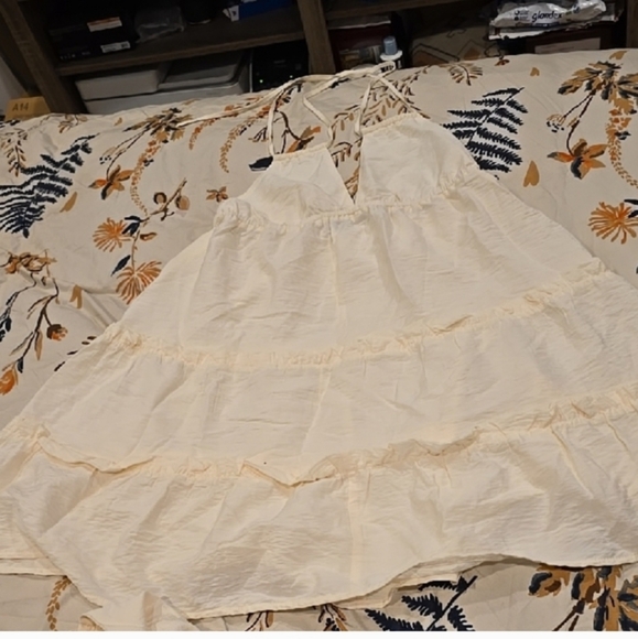❤️10/$40 New Cream Halter Dress - Picture 1 of 3
